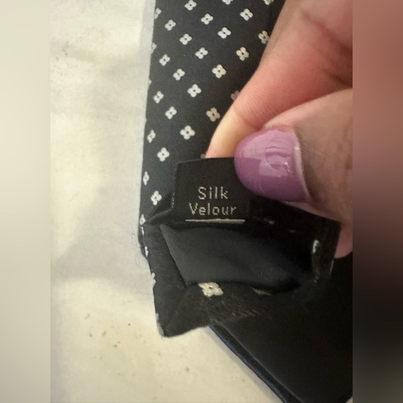 Oscar de la Renta classic elegant black/silver geometric silk velour tie - Picture 4 of 4